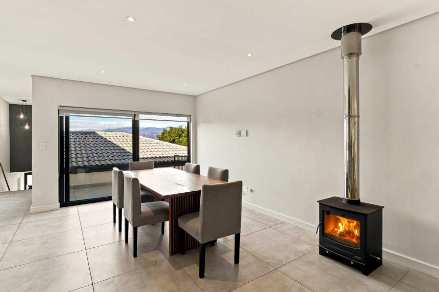 4 Bedroom Property for Sale in Somerset Ridge Western Cape